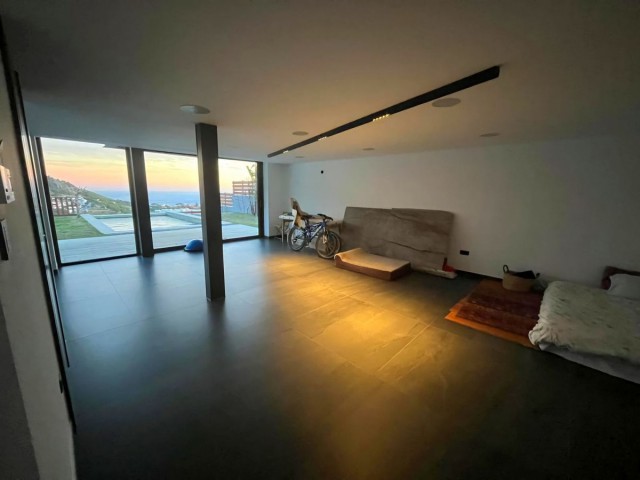 5 Bedrooms Villa in Mijas