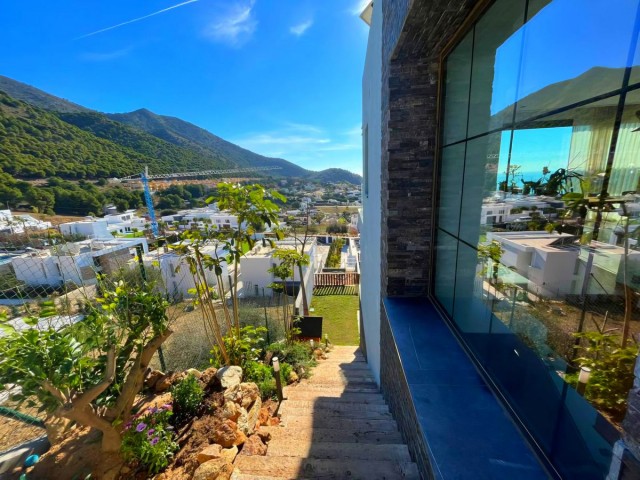5 Bedrooms Villa in Mijas