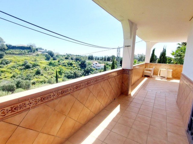 5 Bedrooms Villa in Mijas