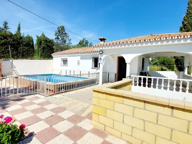 5 Bedrooms Villa in Mijas