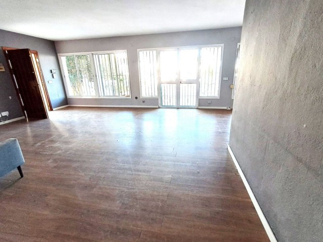 5 Bedrooms Villa in Estepona