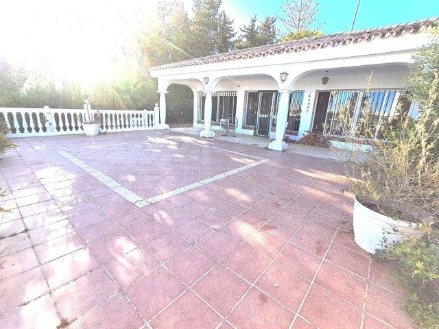 5 Bedrooms Villa in Estepona