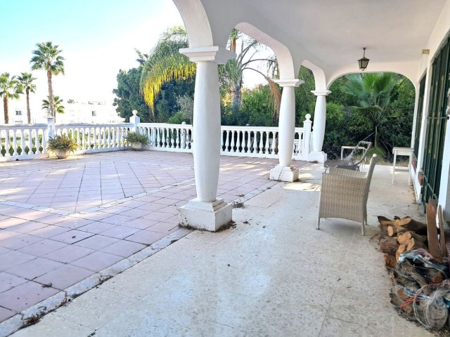 5 Bedrooms Villa in Estepona