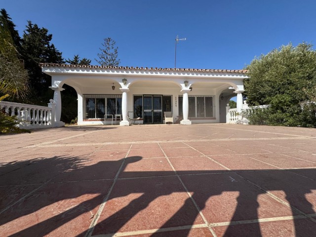 Villa con 5 Dormitorios  en Estepona