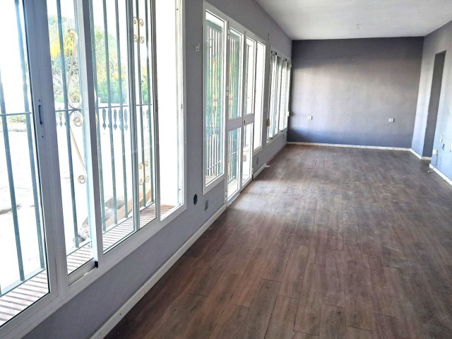 Villa con 5 Dormitorios  en Estepona