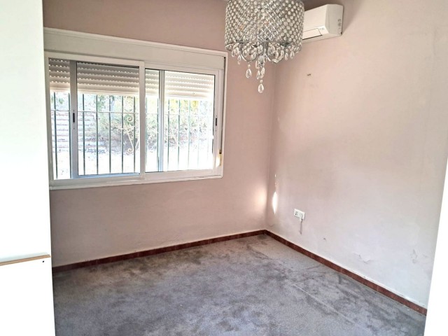 Villa con 5 Dormitorios  en Estepona