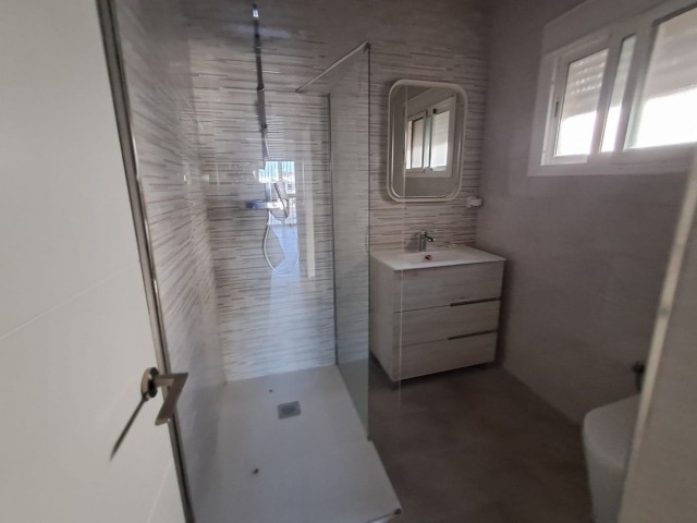 Villa con 5 Dormitorios  en Estepona