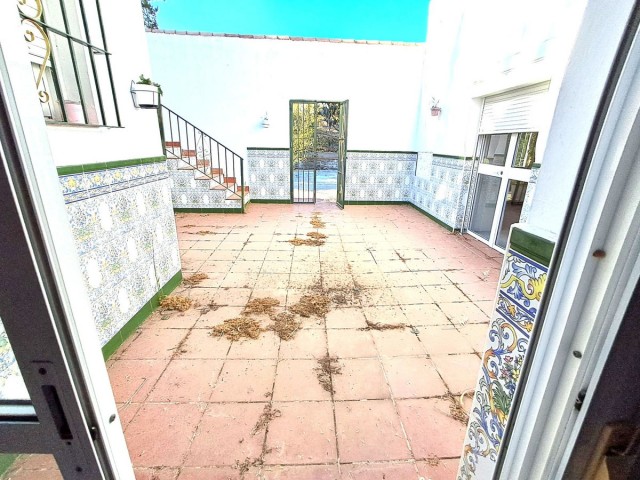 Villa con 5 Dormitorios  en Estepona