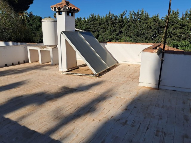 Villa con 5 Dormitorios  en Estepona