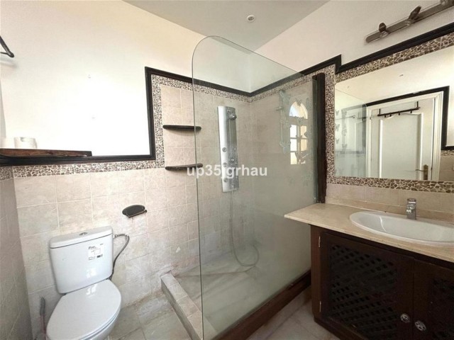 3 Bedrooms Villa in Estepona