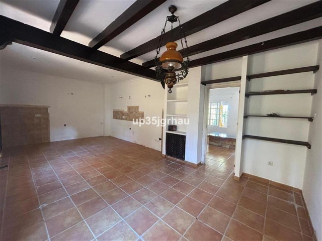 3 Bedrooms Villa in Estepona