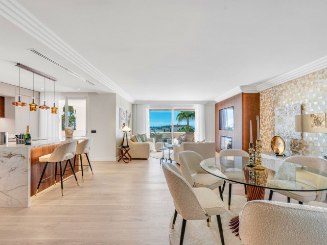 4 Bedrooms Apartment in Nueva Andalucía
