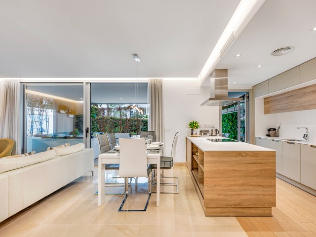 Apartamento con 3 Dormitorios  en Puerto Banús