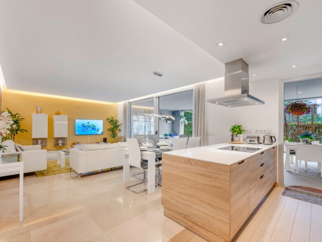 Apartamento con 3 Dormitorios  en Puerto Banús