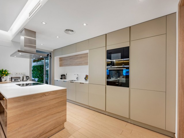 Apartamento con 3 Dormitorios  en Puerto Banús