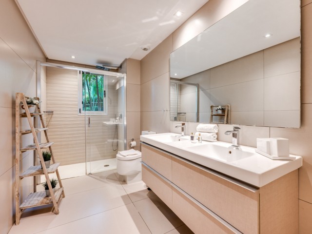 Apartamento con 3 Dormitorios  en Puerto Banús