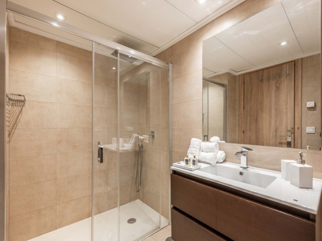 Apartamento con 3 Dormitorios  en Puerto Banús