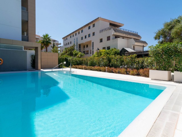 Apartamento con 3 Dormitorios  en Puerto Banús