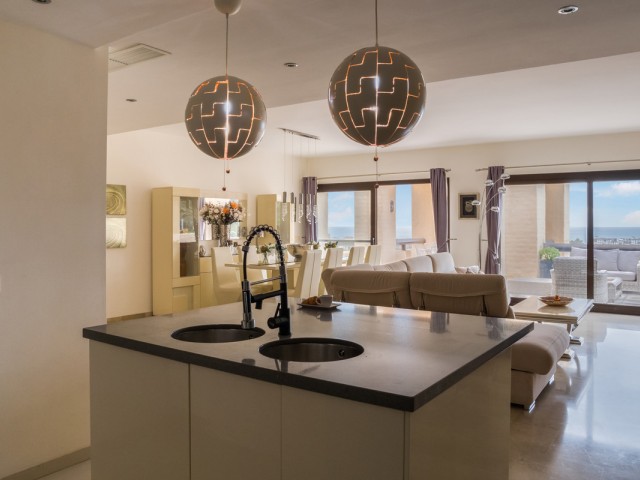 Penthouse avec 3 Chambres  à La Duquesa