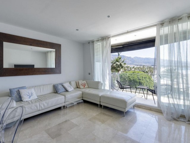 Apartamento con 2 Dormitorios  en Puerto Banús