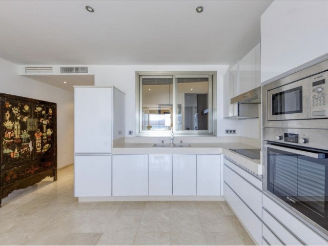 Apartamento con 2 Dormitorios  en Puerto Banús