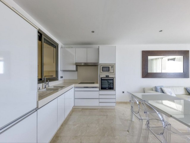 Apartamento con 2 Dormitorios  en Puerto Banús