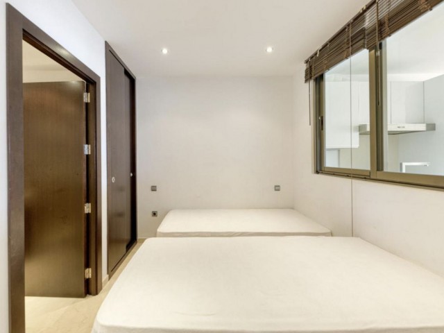 Apartamento con 2 Dormitorios  en Puerto Banús