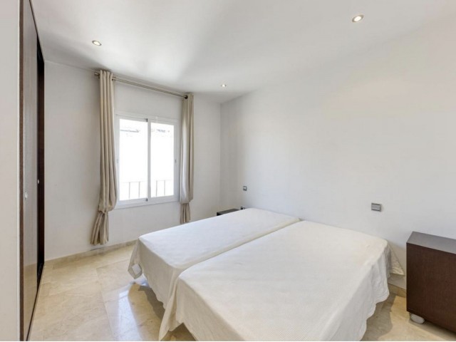 Apartamento con 2 Dormitorios  en Puerto Banús