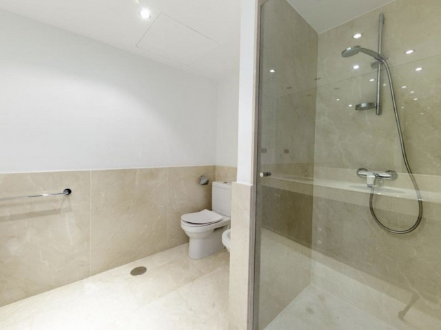 Apartamento con 2 Dormitorios  en Puerto Banús