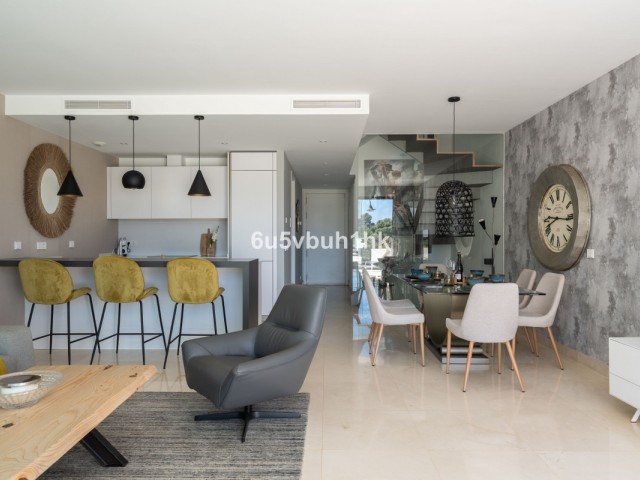 Adosado con 4 Dormitorios  en La Cala de Mijas