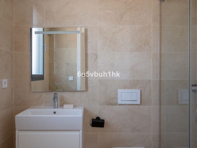 Adosado con 4 Dormitorios  en La Cala de Mijas