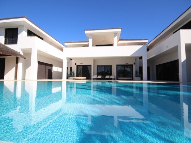 Villa avec 6 Chambres  à Guadalmina Baja