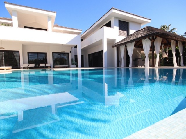 6 Slaapkamer Villa in Guadalmina Baja