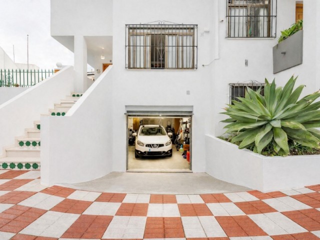 4 Bedrooms Villa in Estepona