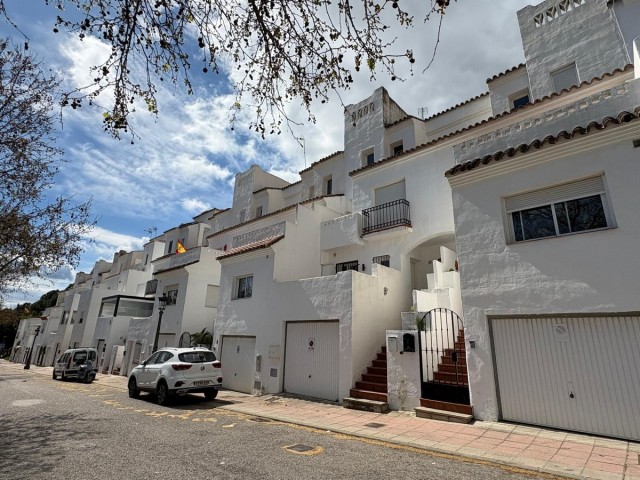 4 Bedrooms Townhouse in Estepona