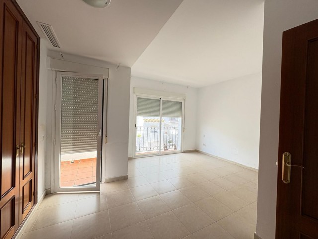 4 Bedrooms Townhouse in Estepona