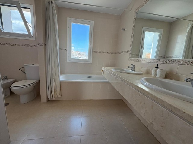 4 Bedrooms Townhouse in Estepona