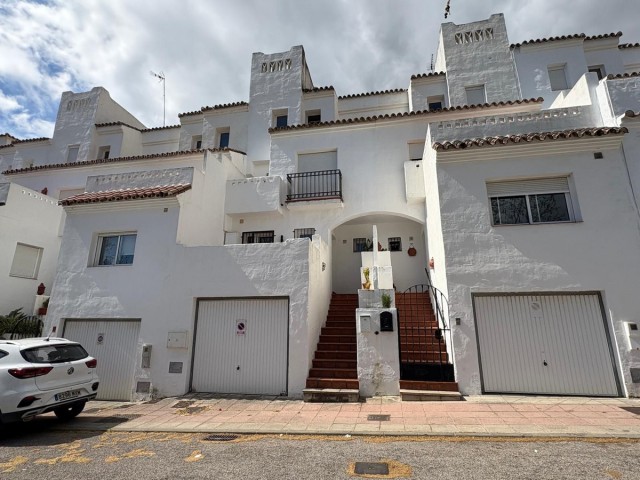 4 Bedrooms Townhouse in Estepona