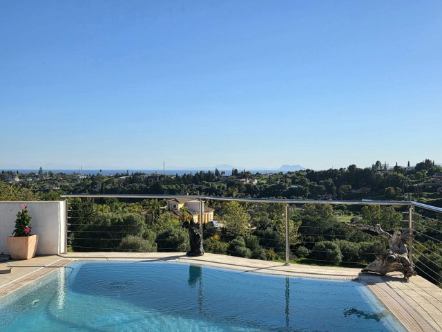 4 Soveroms Villa i Estepona