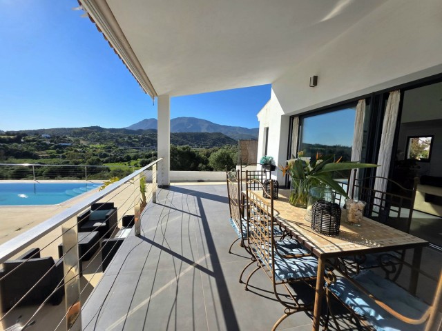 4 Soveroms Villa i Estepona