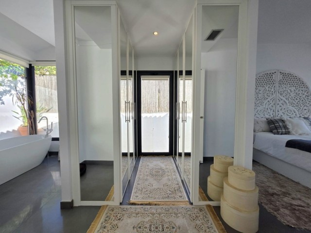 4 Soveroms Villa i Estepona