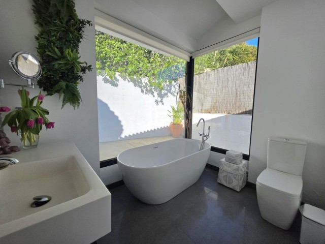 4 Soveroms Villa i Estepona