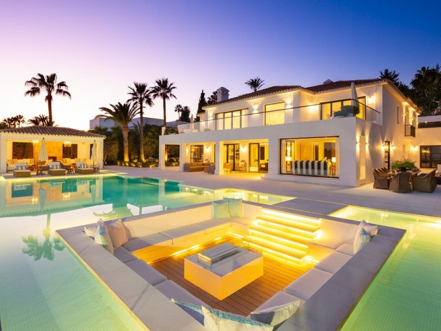 5 Bedrooms Villa in Marbella