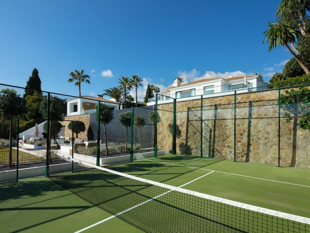 5 Bedrooms Villa in Marbella