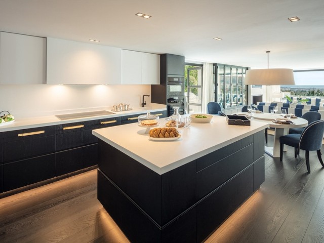 5 Bedrooms Villa in Marbella