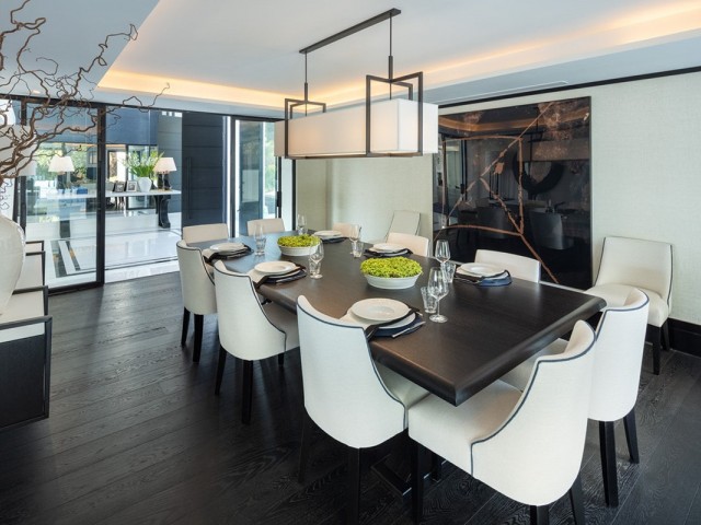 5 Bedrooms Villa in Marbella