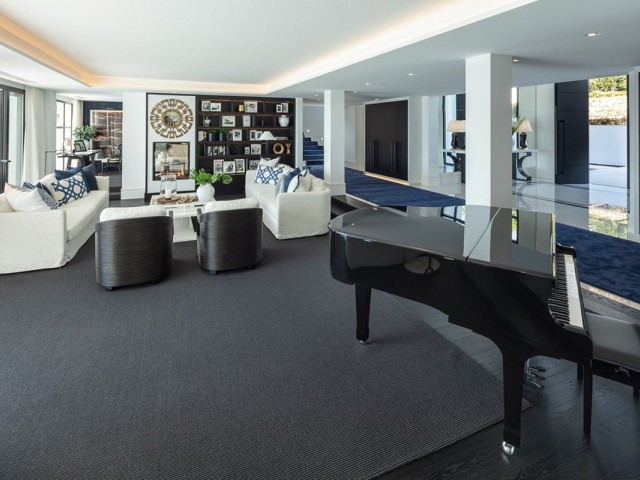 5 Bedrooms Villa in Marbella