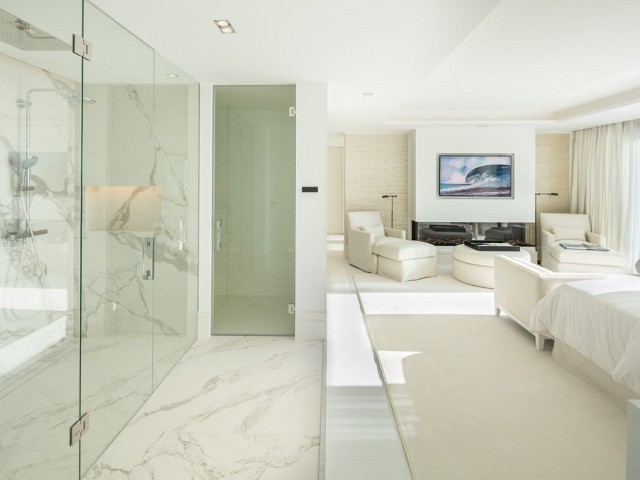 5 Bedrooms Villa in Marbella