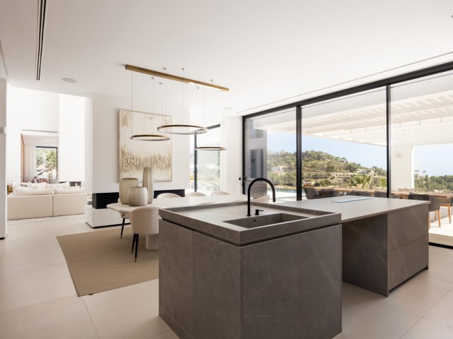 Villa con 7 Dormitorios  en El Madroñal