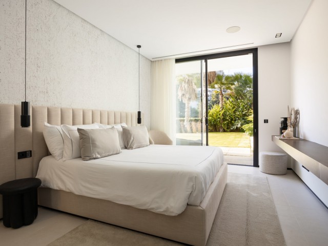 Villa con 7 Dormitorios  en El Madroñal